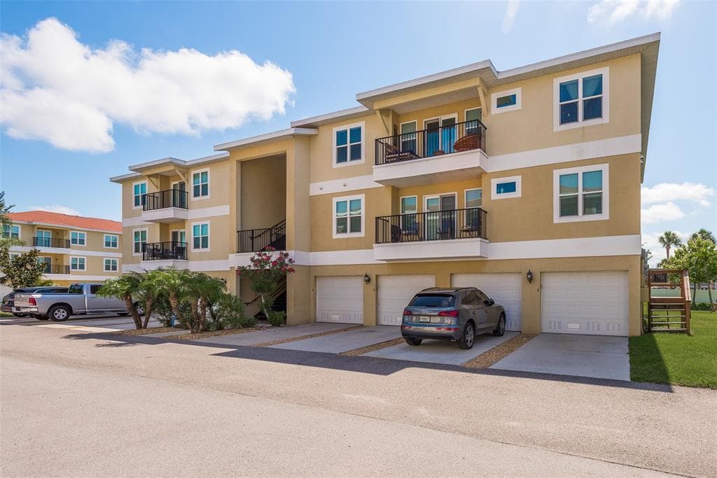 6420 BANYAN BOULEVARD UNIT 304 NEW PORT RICHEY, FL 34652