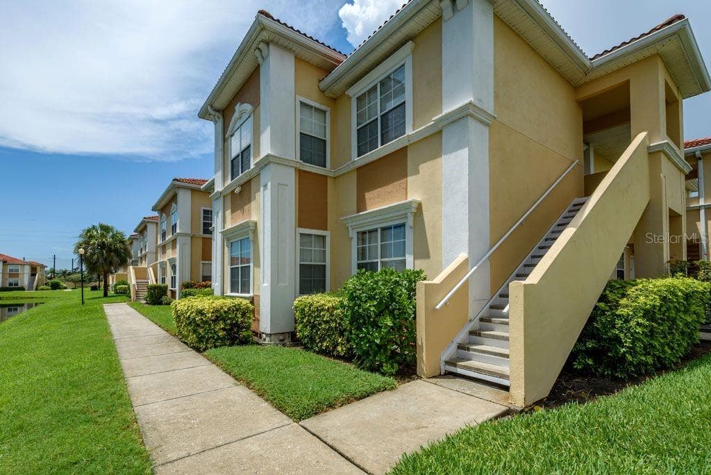 1130 VILLAGIO CIRCLE UNIT 204 SARASOTA, FL 34237