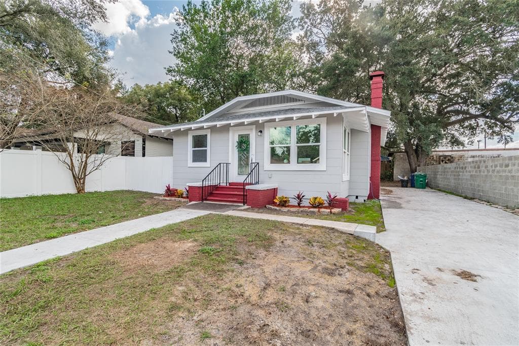 903 E HAMILTON AVENUE TAMPA, FL 33604