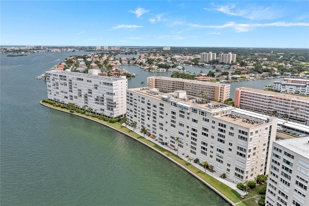 6020 SHORE BOULEVARD S UNIT 912 GULFPORT, FL 33707