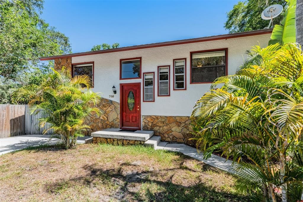 705 CYPRESS STREET TARPON SPRINGS, FL 34689