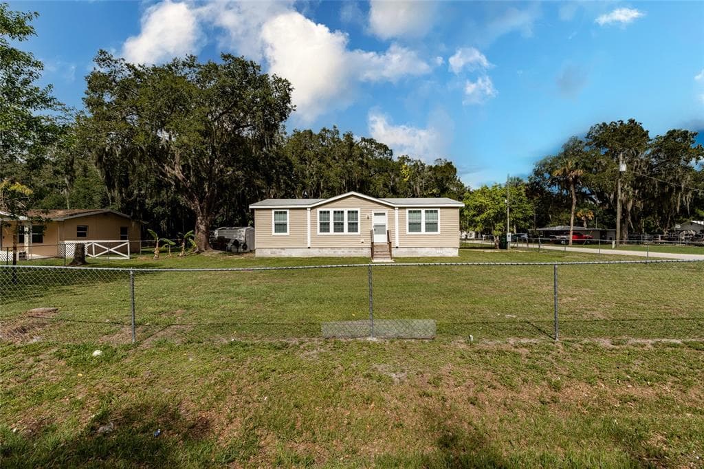 411 SE 12TH AVENUE OKEECHOBEE, FL 34974