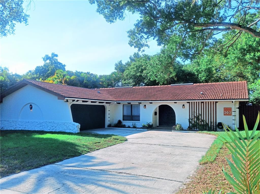 202 MEHLENBACHER ROAD BELLEAIR, FL 33756