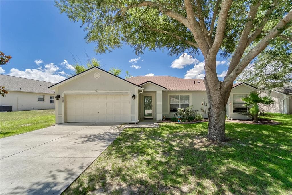 304 VALLEY EDGE DRIVE MINNEOLA, FL 34715