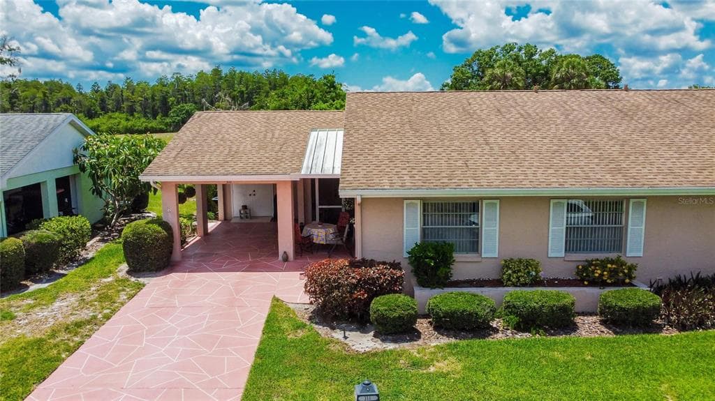 311 GRAYSTON PLACE UNIT 311 SUN CITY CENTER, FL 33573