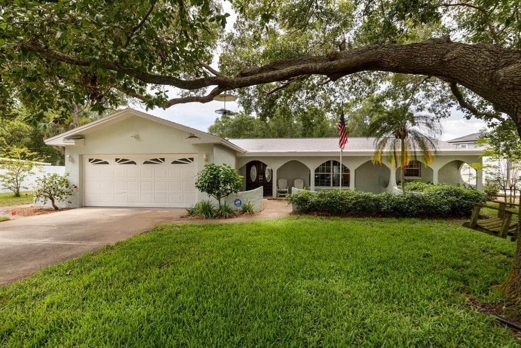 1814 DORMIEONE ROAD N ST PETERSBURG, FL 33710