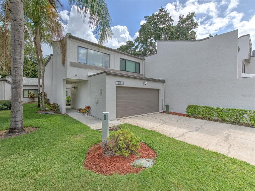4213 FAIRWAY RUN TAMPA, FL 33618