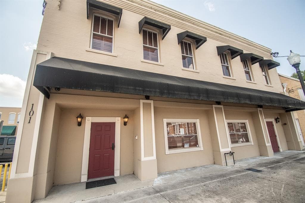 101 E MAHONEY STREET