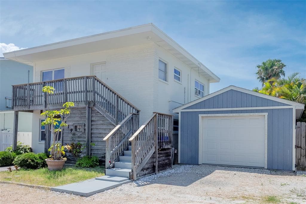 119 175TH TERRACE DRIVE E UNIT 1 REDINGTON SHORES, FL 33708