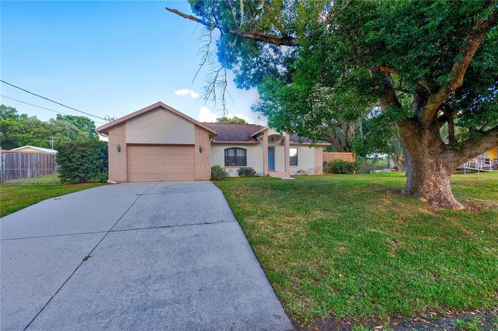 10852 LINDA VISTA LANE DADE CITY, FL 33525