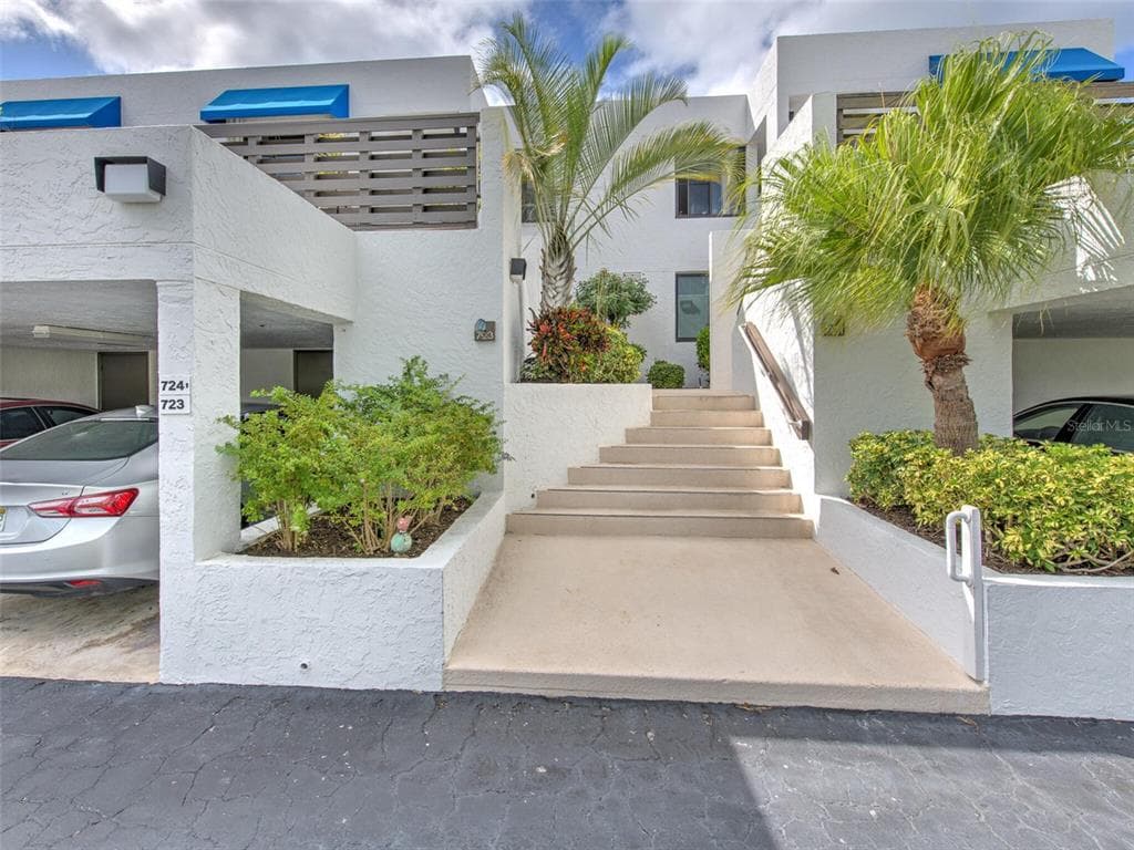 723 BAYPORT WAY UNIT 723 LONGBOAT KEY, FL 34228