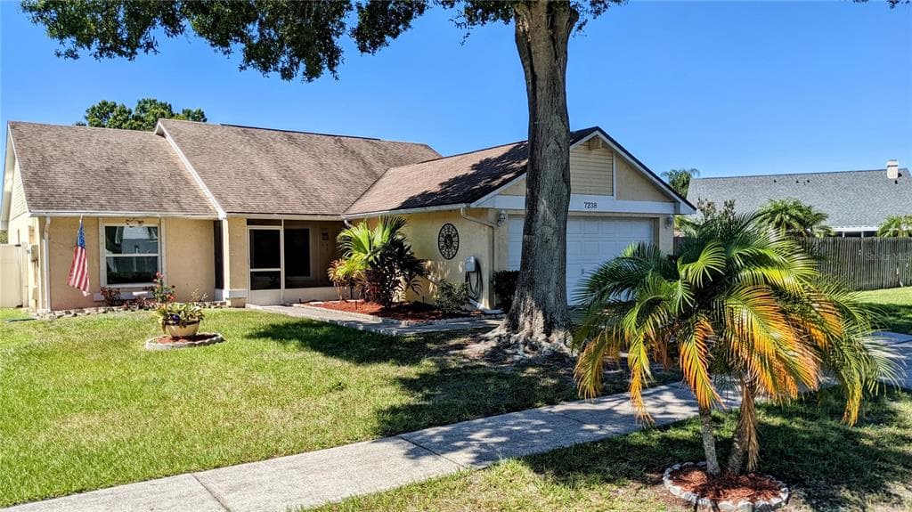 7238 HOLLOWELL DRIVE TAMPA, FL 33634