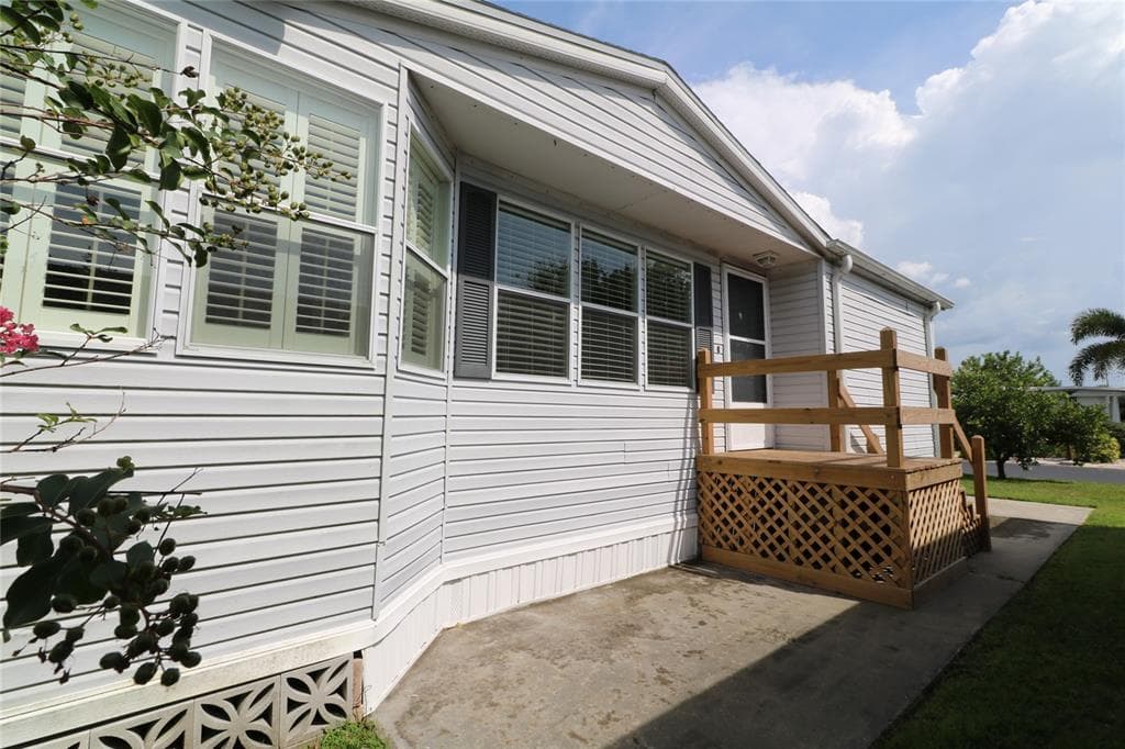 153 S SAINT THOMAS CIRCLE APOLLO BEACH, FL 33572