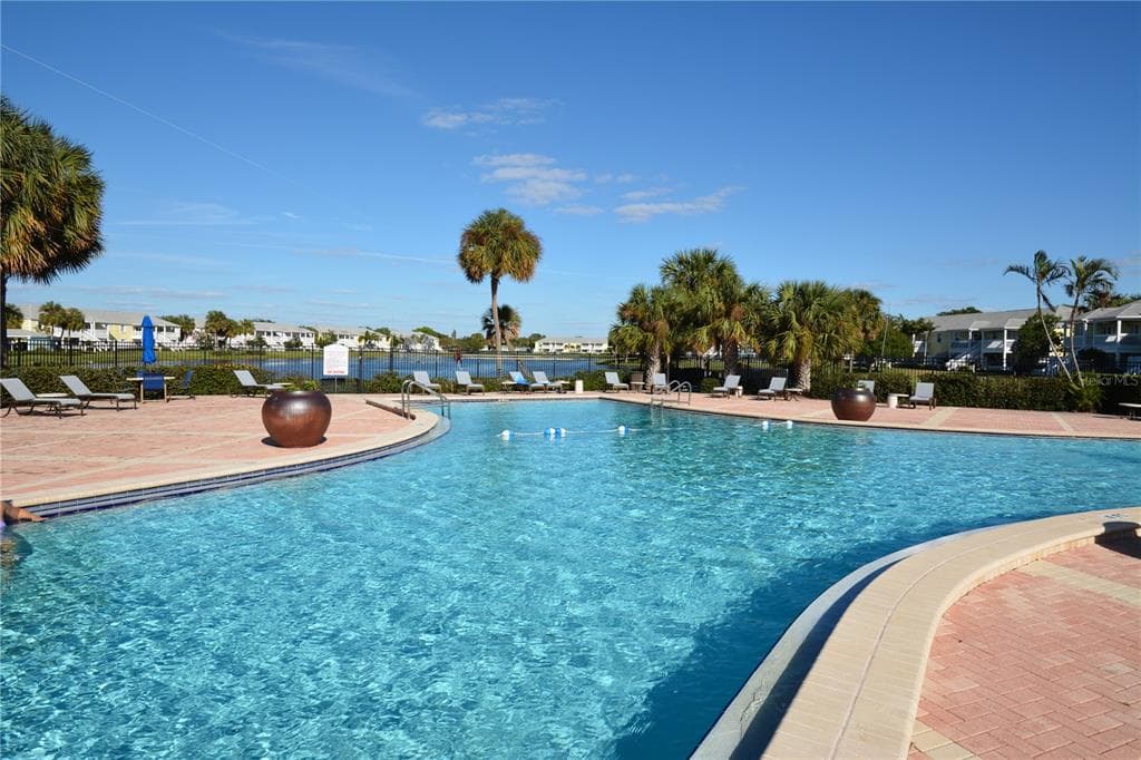 204 POMPANO DRIVE SE UNIT D ST PETERSBURG, FL 33705