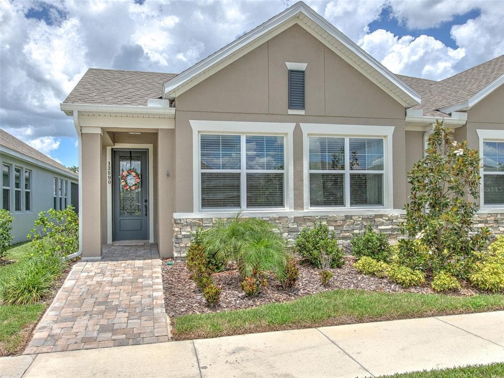 13890 KINGFISHER GLEN DRIVE LITHIA, FL 33547
