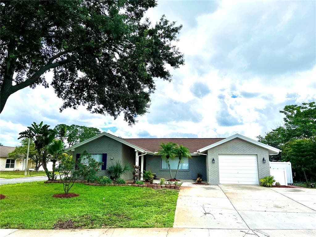 3750 LIGHTHOUSE WAY HOLIDAY, FL 34691