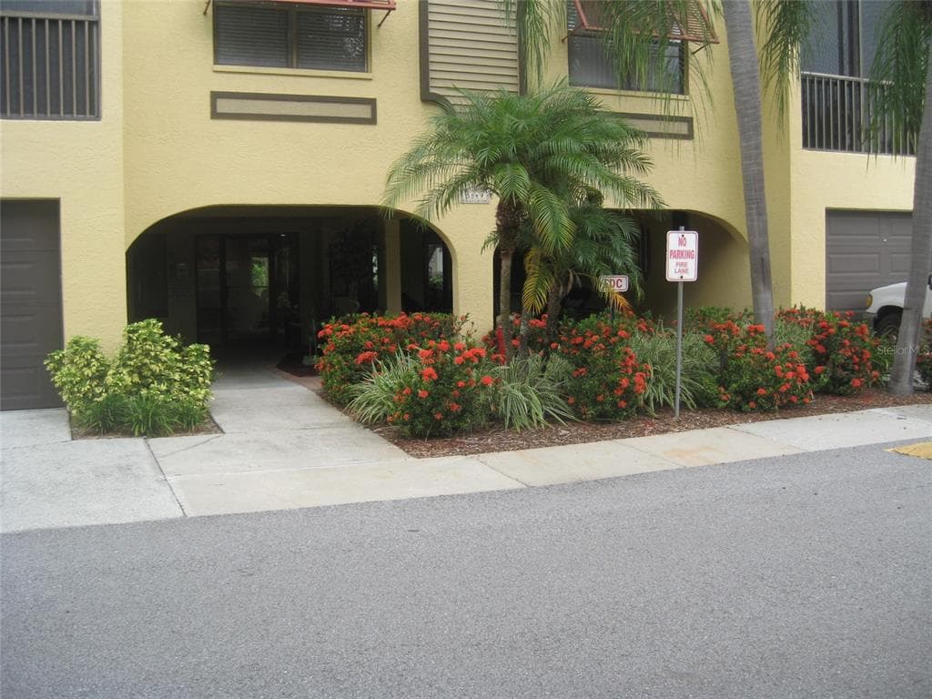 5849 PARK STREET N UNIT 409 ST PETERSBURG, FL 33709