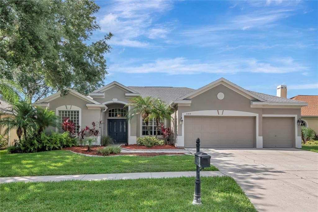 2208 LODGEVIEW WAY VALRICO, FL 33596