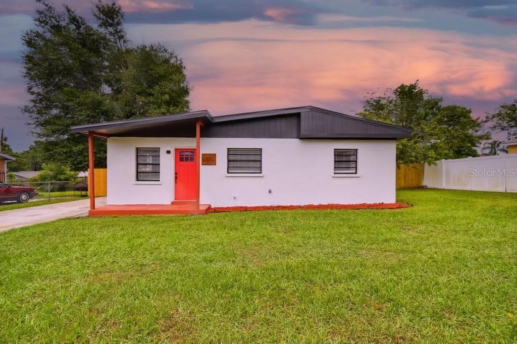 1711 BUSH AVENUE LAKELAND, FL 33805