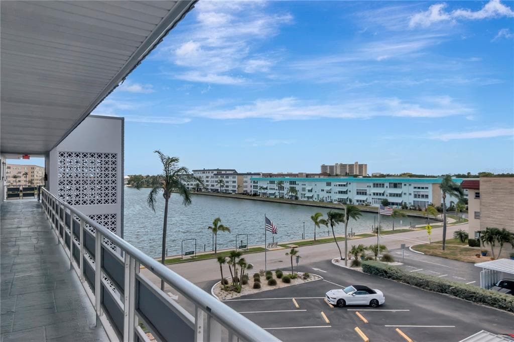 3018 59TH STREET S UNIT 411 GULFPORT, FL 33707