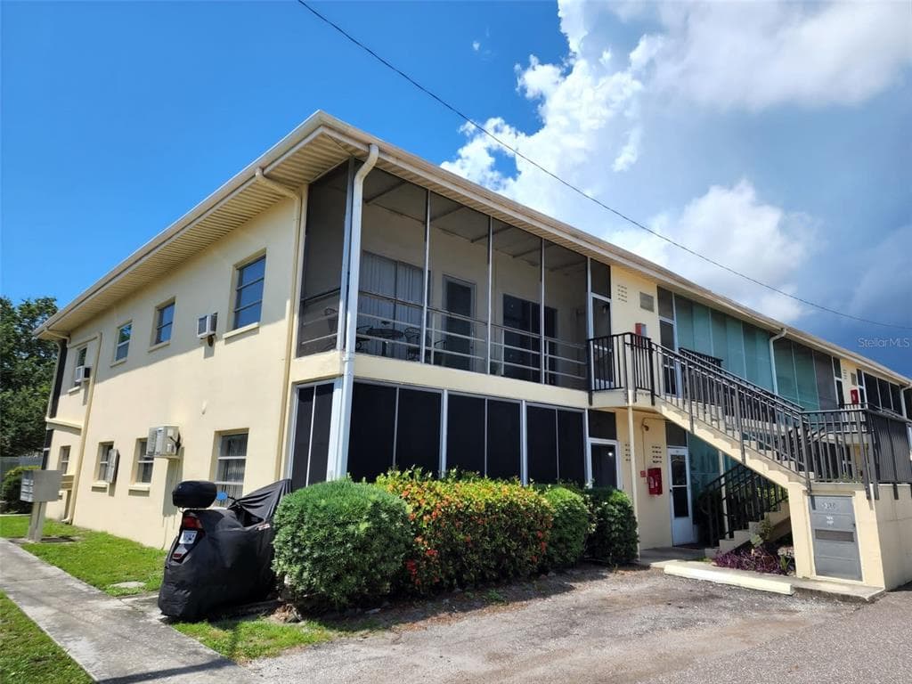 5380 4TH STREET N UNIT 213 ST PETERSBURG, FL 33703