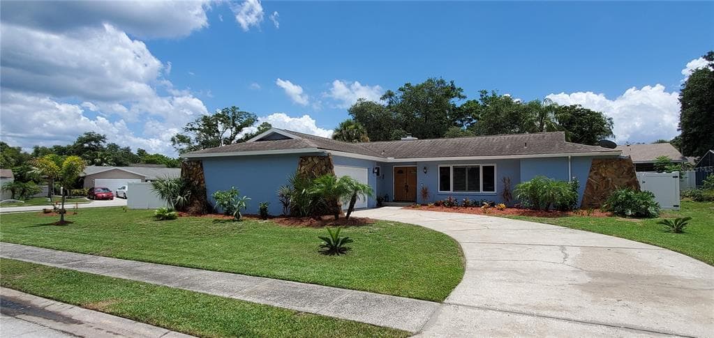 48 VILLAGE LANE SAFETY HARBOR, FL 34695