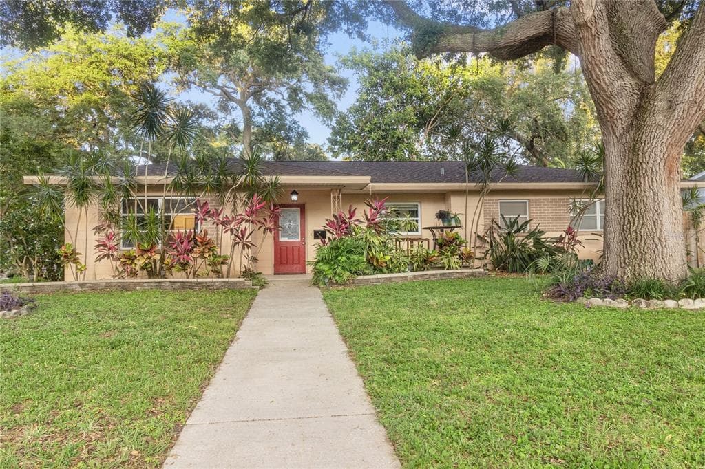 226 NW LINCOLN CIRCLE N ST PETERSBURG, FL 33702