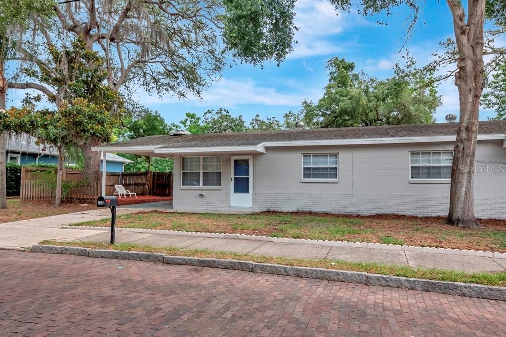 207 3RD STREET N SAFETY HARBOR, FL 34695