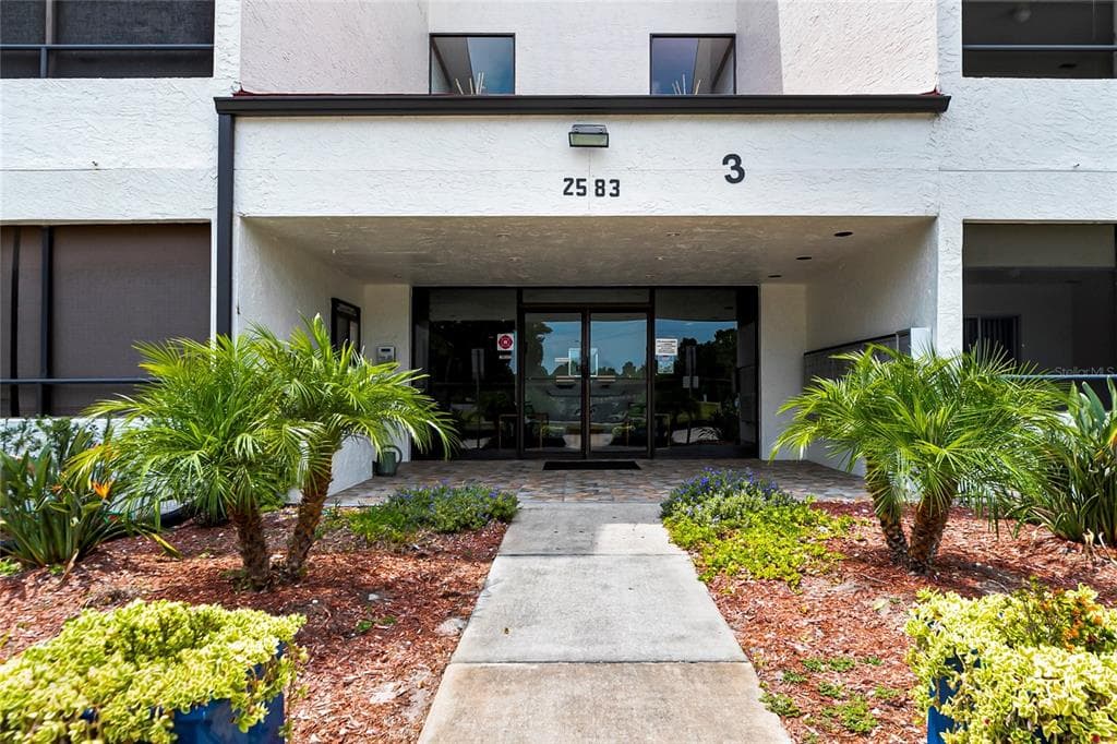 2583 COUNTRYSIDE BOULEVARD UNIT 3202 CLEARWATER, FL 33761