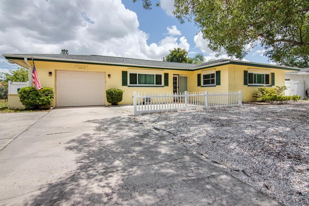 13723 MONTEGO DRIVE SEMINOLE, FL 33776