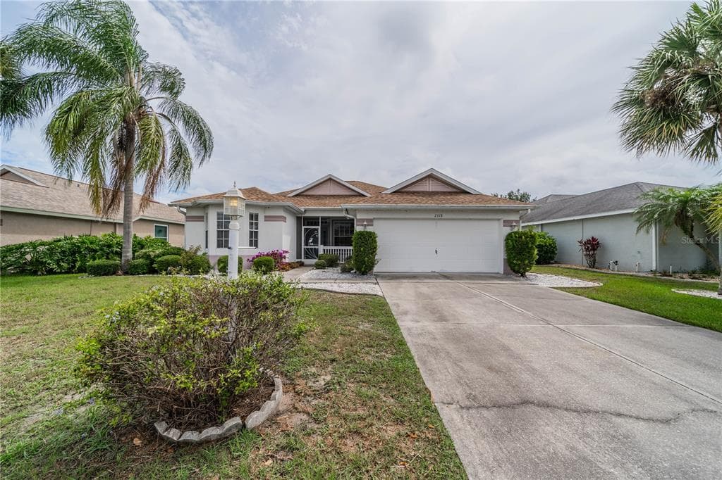 2318 LYNDHURST DRIVE SUN CITY CENTER, FL 33573