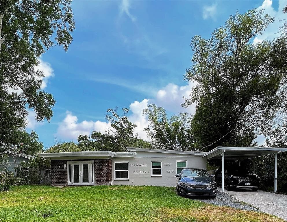 3911 W PEARL AVENUE TAMPA, FL 33611