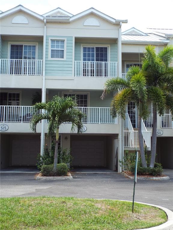 513 BAHIA BEACH BOULEVARD RUSKIN, FL 33570