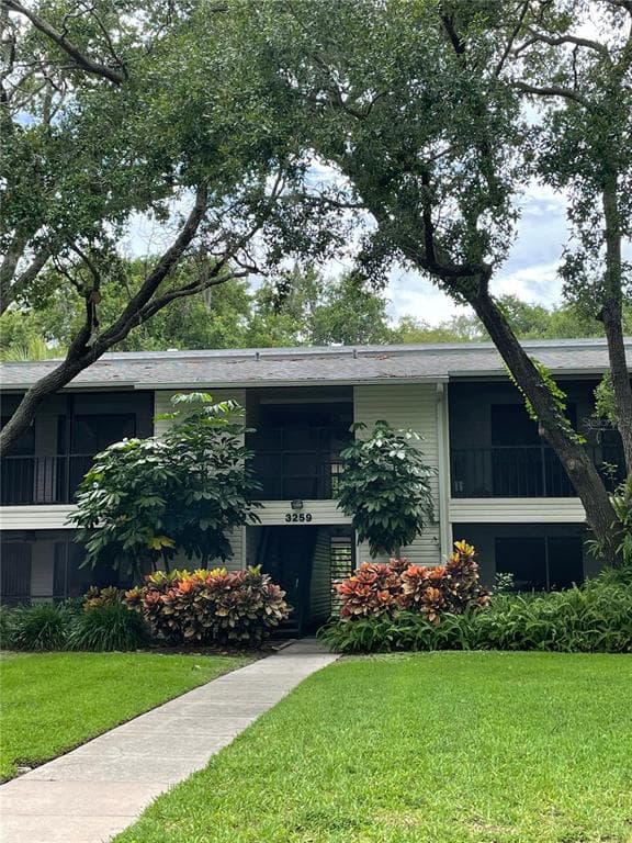 3259 FOX CHASE CIRCLE N UNIT 104 PALM HARBOR, FL 34683