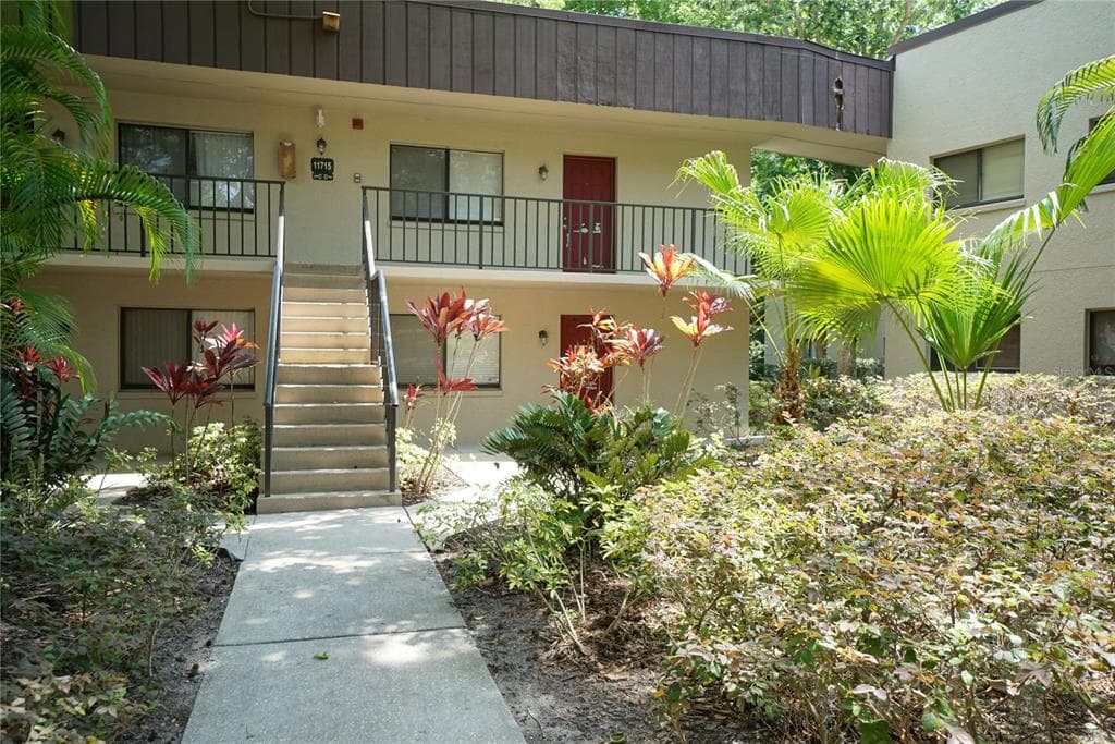 11713 RAINTREE VILLAGE BOULEVARD UNIT C TEMPLE TERRACE, FL 33617