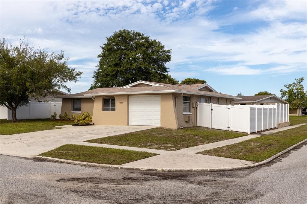 4935 DURNEY STREET NEW PORT RICHEY, FL 34652