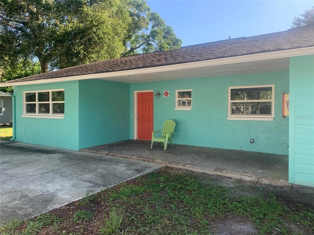 3653 IRIS STREET N ST PETERSBURG, FL 33704