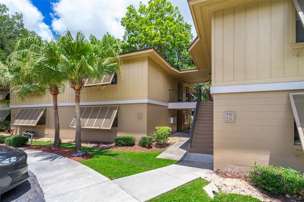110 CYPRESS WOODS COURT UNIT 8B DELTONA, FL 32725