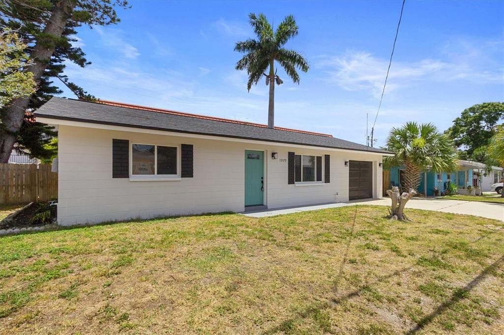 10579 LAKE DRIVE SEMINOLE, FL 33772
