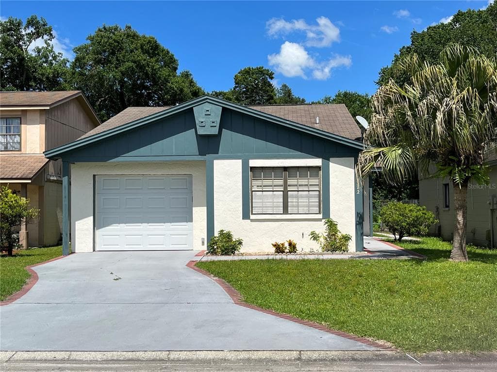 1372 BRAMBLEWOOD DRIVE LAKELAND, FL 33811
