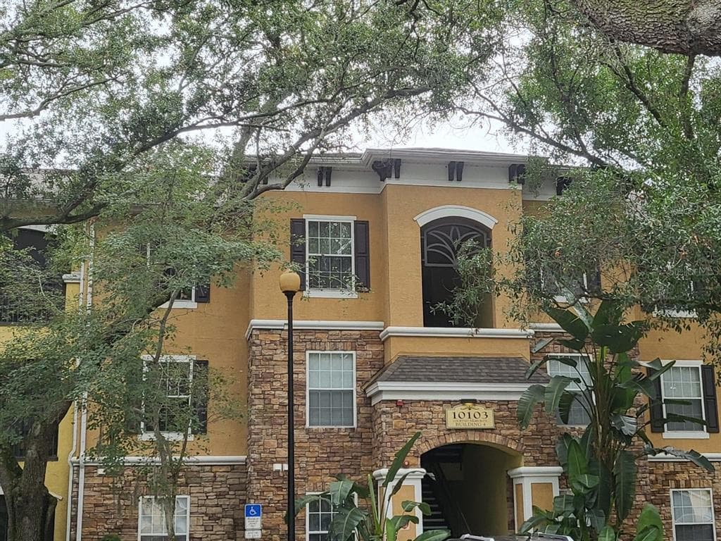 10103 COURTNEY PALMS BOULEVARD UNIT 201 TAMPA, FL 33619
