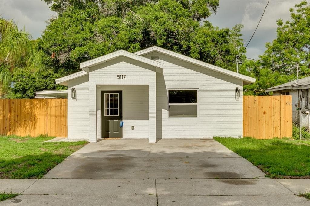 5117 NORTH RIDGE STREET N ST PETERSBURG, FL 33709