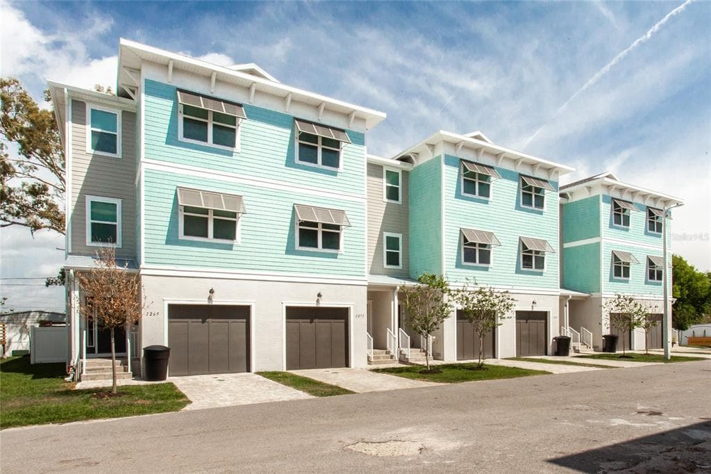 1273 SAVONA DRIVE NE ST PETERSBURG, FL 33702