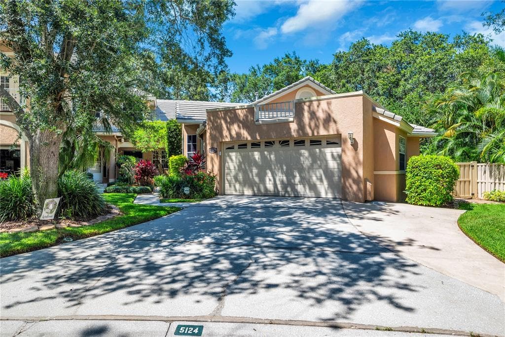 5124 WHITE PINE CIRCLE NE ST PETERSBURG, FL 33703