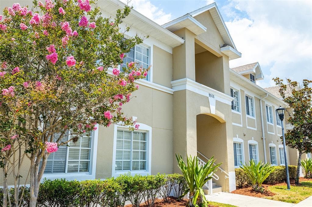 9506 AMBERDALE COURT UNIT 202 RIVERVIEW, FL 33578