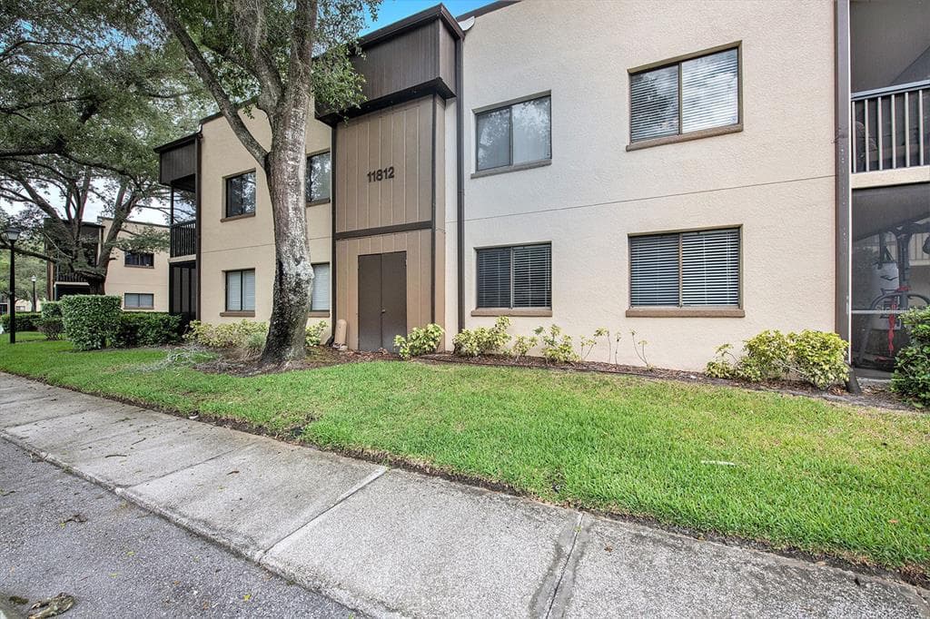 11812 RAINTREE LAKE LANE UNIT A TAMPA, FL 33617