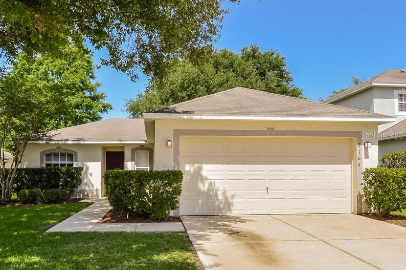 2104 AITKIN LOOP LEESBURG, FL 34748