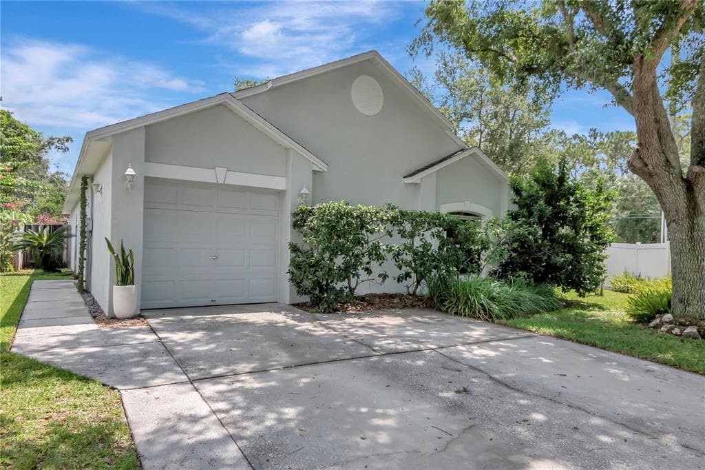 30654 DOUBLE DRIVE WESLEY CHAPEL, FL 33545