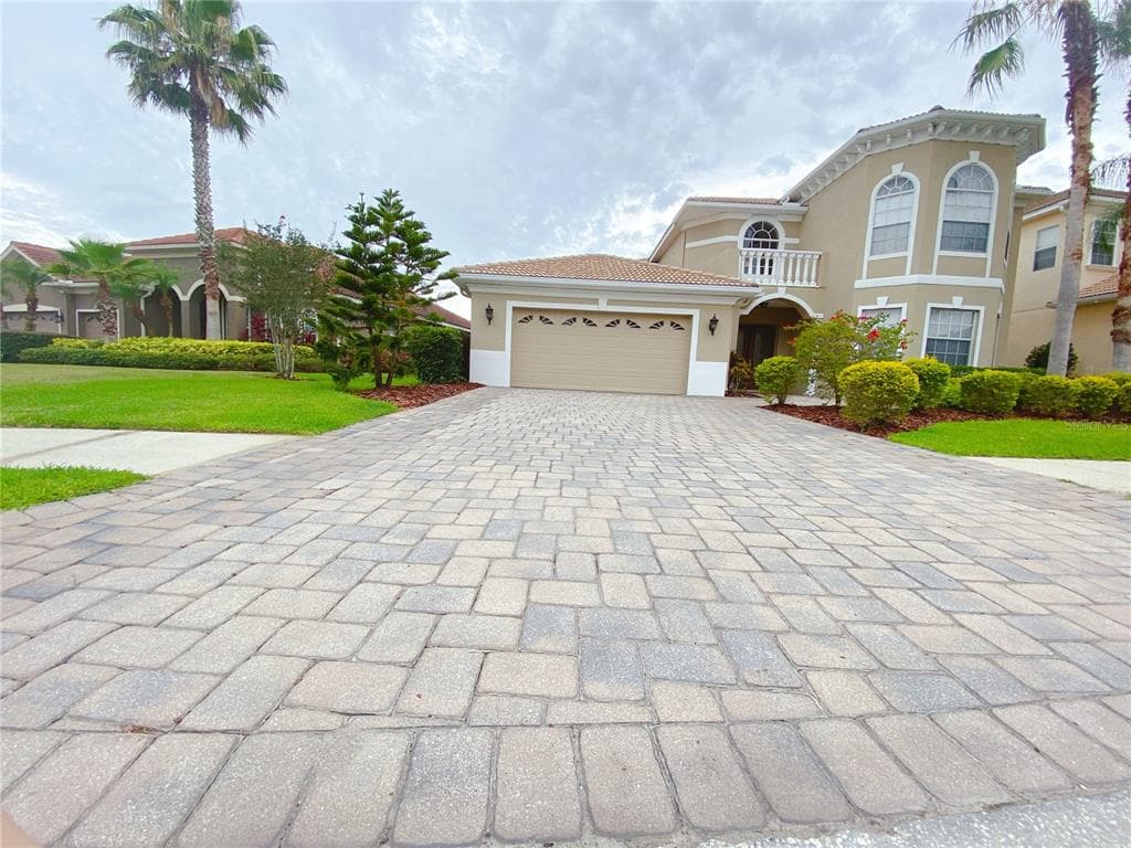 10521 MARTINIQUE ISLE DRIVE TAMPA, FL 33647