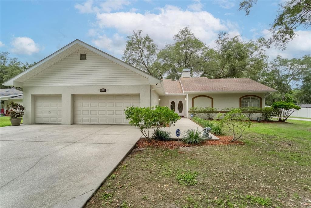 919 SYLVIA LANE TAMPA, FL 33613